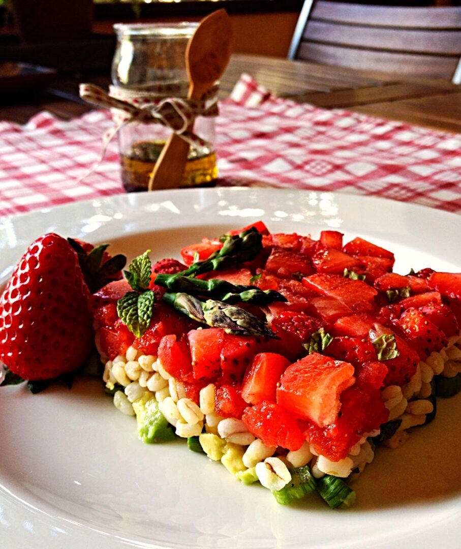 Trigo tierno con trigueros fresas y aguacate 7 2
